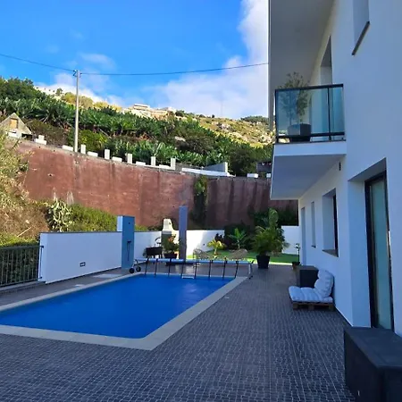 Villa 4 Bedroom *