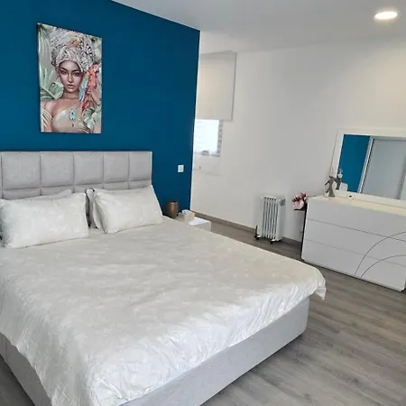4 Bedroom Villa *