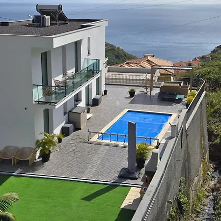 4 Bedroom Villa *