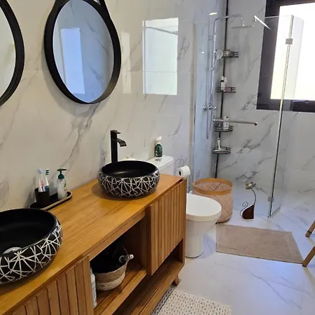 Villa 4 Bedroom *